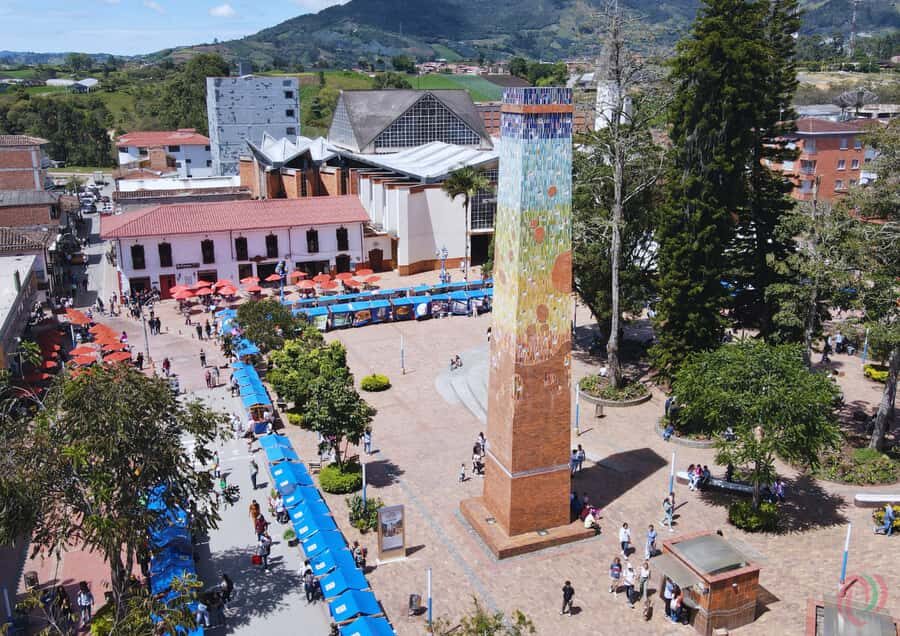 Antioquia’s Villages: El Retiro, La Ceja, and More - El Retiro’s colonial streets and the joy of wood crafts