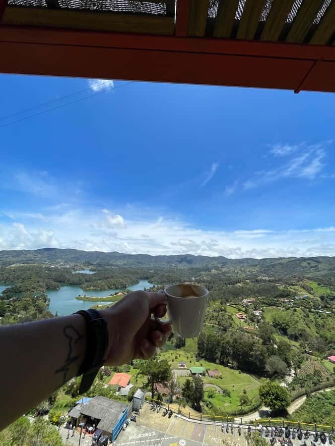 Avistamiento de aves en Minca Sierra Nevada de Santa Marta - Minca y la Sierra Nevada: por qué aquí la selva sí tiene color