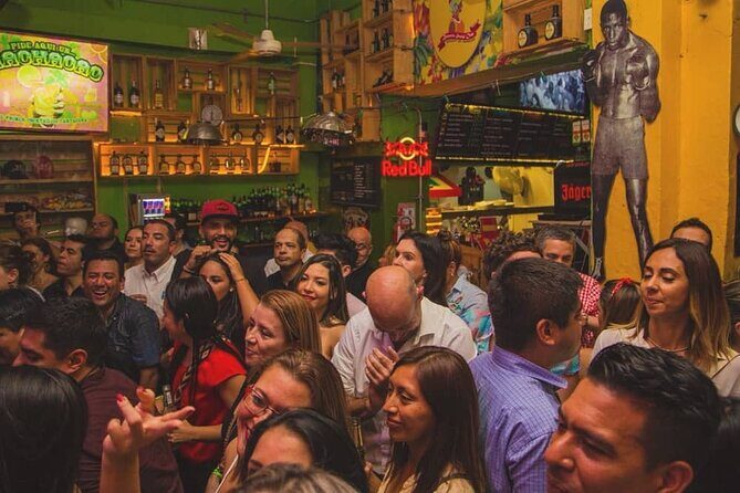 Bar Tour for Guys and Bachelor Parties - Meeting in Centro and How the Night Gets Around