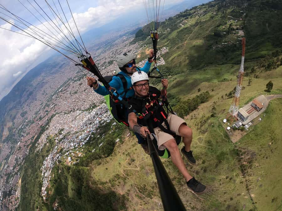 Bello: Paragliding in Medellín - Safety in the air: what “certified” really means for you