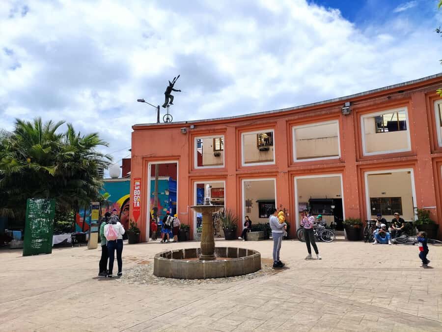 Bogotá: Candelaria Tour with Cacao and Coffee Workshop - Meeting at Plazoleta del Rosario (and why arriving matters)