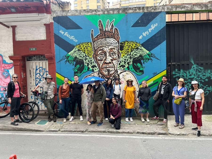 Bogotá: Graffiti Tour el mejor recorrido de arte urbano - What you learn on the walk: artists, protest, and street-art basics