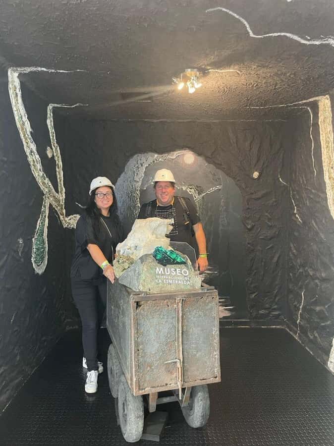 Bogota: Guided Colombian Emeralds Tour with Museum Entry - Plaza del Rosario and the informal emerald trade reality check
