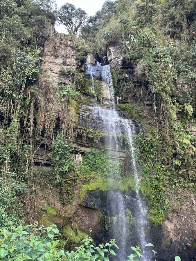 Bogota: Hike to La Chorrera Waterfall, El Chiflón and Guadalupe Hill - El Chiflón Waterfall: that 55-meter walk-behind moment