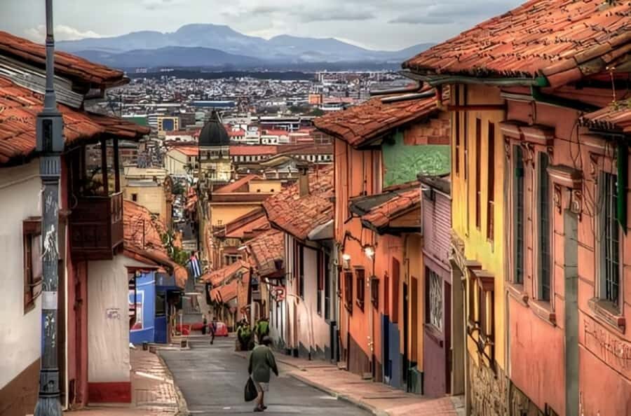Bogota : Must-See Sites Walking Tour With a Guide - Key Stops That Make This Tour Worth Your Time