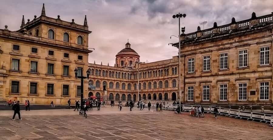 Bogota : Must-See Sites Walking Tour With a Guide - Why La Candelaria Is the Fastest Way to Get Your Bearings in Bogotá