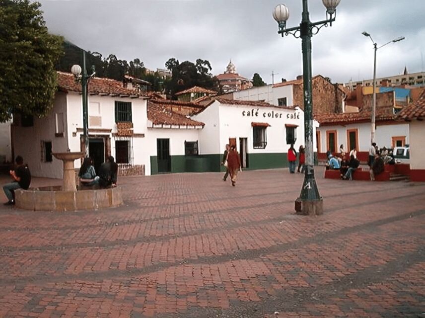 Bogota : Must-See Sites Walking Tour With a Guide - Old Streets of La Candelaria: Colonial Shapes and Street-Art Attitudes