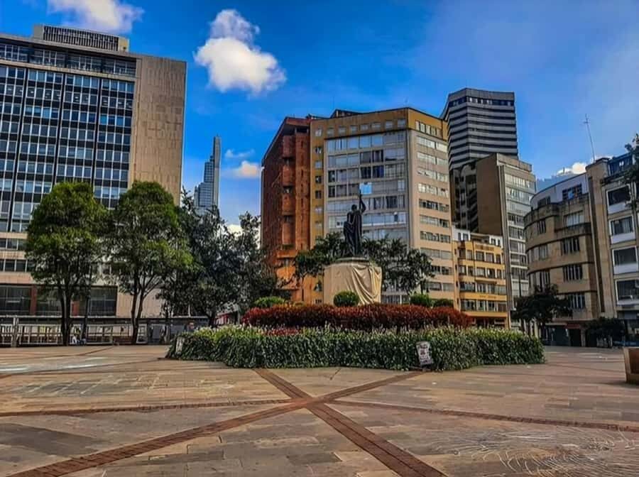 Bogota : Must-See Sites Walking Tour With a Guide - Meeting Point: Starting at Hotel Selina La Candelaria