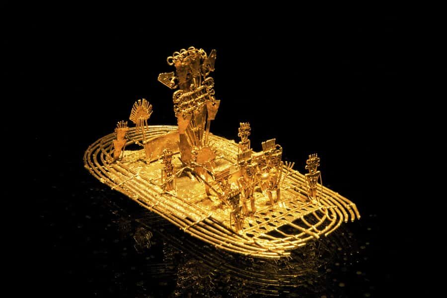 Bogotá: Private Candelaria Walking Tour and Gold Museum - Gold Museum: 34,000 pieces of gold and the stories behind them