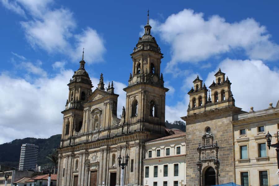 Bogotá: Private Candelaria Walking Tour and Gold Museum - Plaza de Bolívar and the historic center loop: where the city’s power shows up