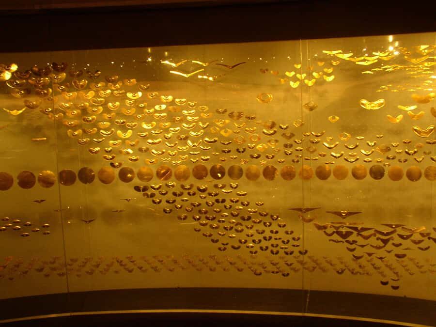 Bogotá: Private Candelaria Walking Tour and Gold Museum - Premium coffee and smart pacing in a 4-hour window