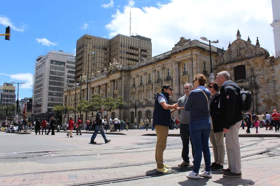Bogotá: Private Candelaria Walking Tour and Gold Museum - La Candelaria: a colorful neighborhood with layers of stories