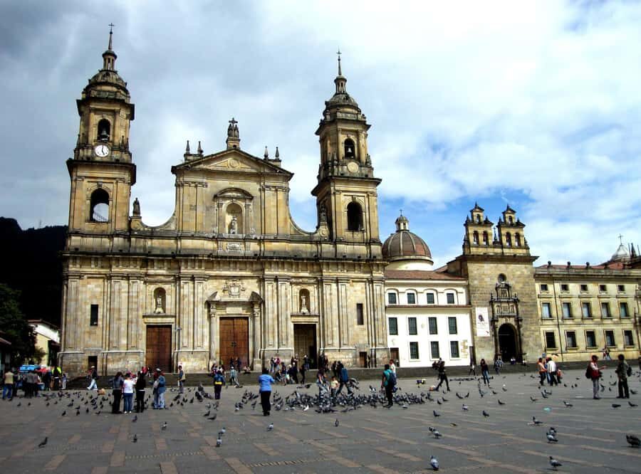 Bogotá: Private Candelaria Walking Tour with Gold Museum - Starting at the Gold Museum (and a Quick Art Detour)
