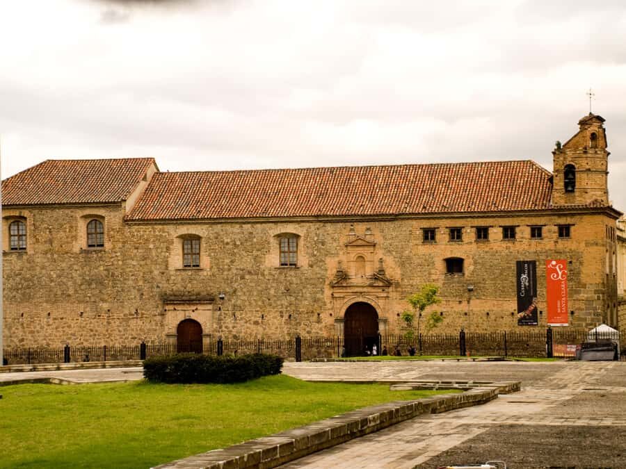 Bogotá: Private Candelaria Walking Tour with Gold Museum - Government Buildings You Can Read Like a Story