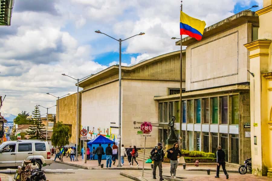 Bogotá: Private Candelaria Walking Tour with Gold Museum - Inside the Gold Museum: What You Actually Get in That 1 Hour