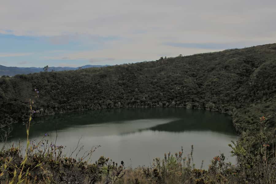 Bogotá: Salt Cathedral & Lake Guatavitá Tour with Lunch - Lunch and the timing rhythm: fueling a day of guided walking