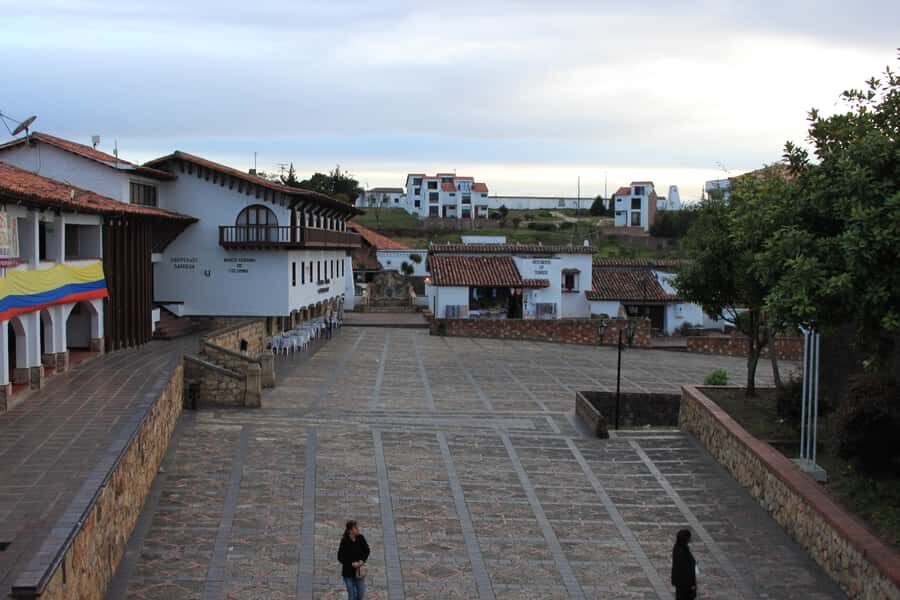 Bogotá: Salt Cathedral & Lake Guatavitá Tour with Lunch - Entering the Salt Cathedral of Zipaquirá: history you can see, not just read