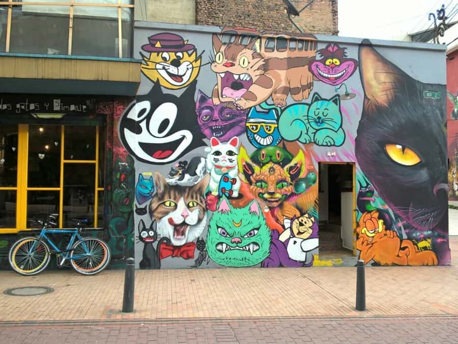 Bogotá Street Art and Graffiti Tour 3 Hrs - Two hours with a bilingual guide: origins, meaning, and messaging