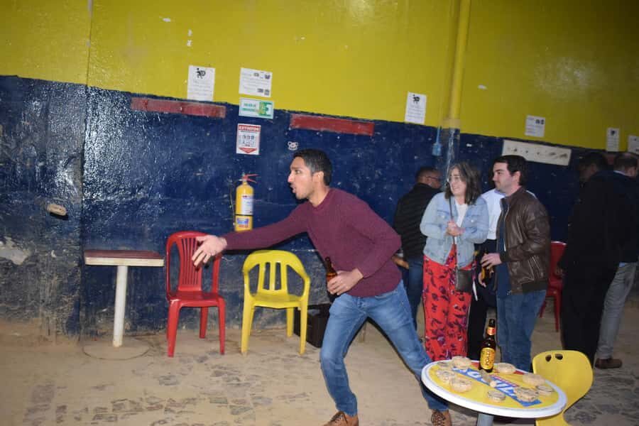 Bogotá: Tejo and Beer Tour - Finding your guide: the yellow umbrella meeting point