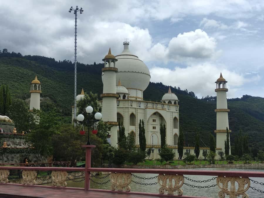 BOGOTA: Tour of Jaime Duque Park, Zoo, and Aerospace Museum - Wakatá Biopark: Seeing wild animals with conservation in mind