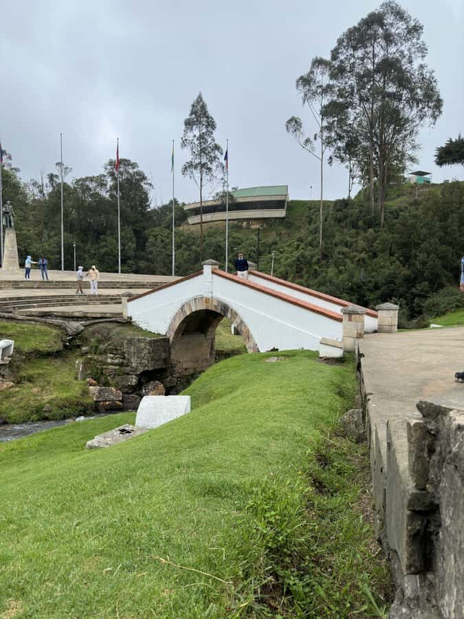Bogota: Tour to villa de Leyva raquira casa terracota & more - Puente de Boyacá: a quick stop that makes the journey feel meaningful