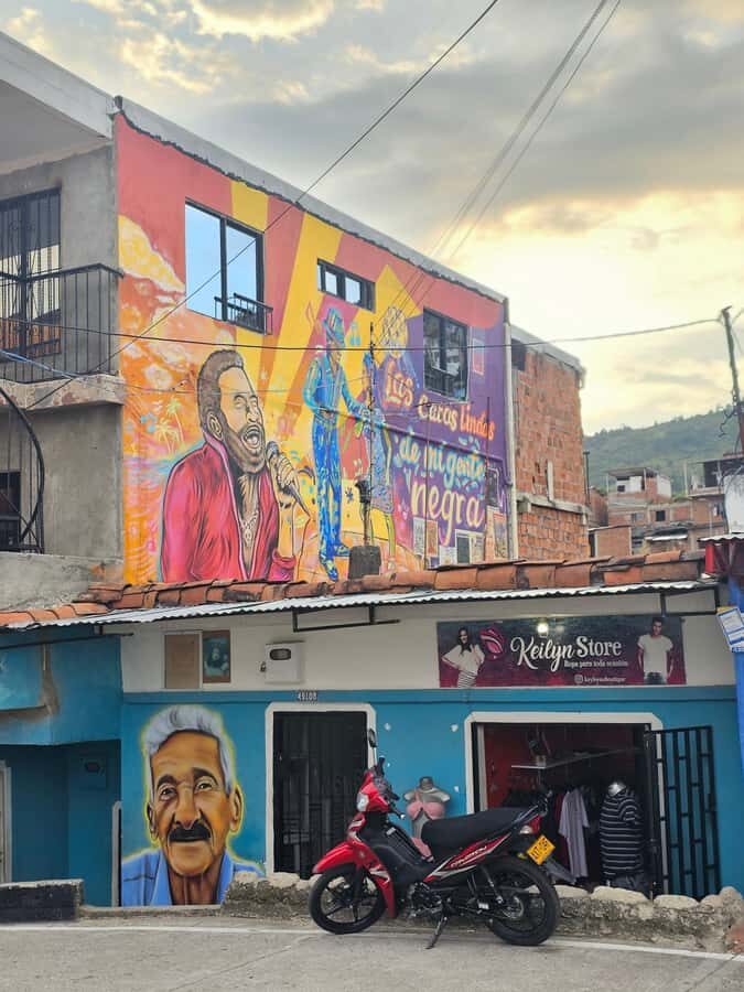 Cali: Comuna 20 Siloé Street Art Tour - Carlos Arturo Torres Salguero and the resident-centered storytelling