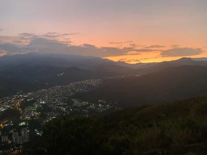 Cali: TRES CRUCES - Cali's most popular hike and monument - Overlooks and snack stops: how the hike keeps you comfortable