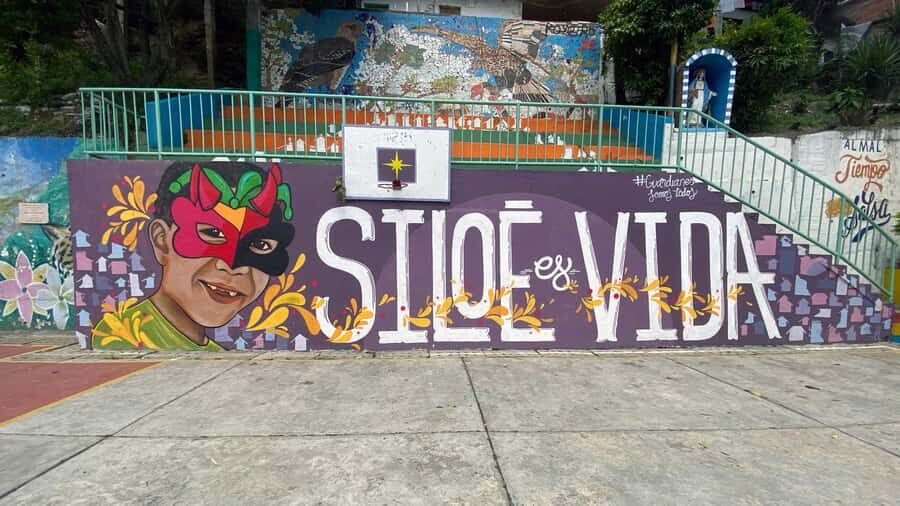 Cali: Walking Tour of the 11 Neighborhoods of Commune 20 - Commune 20 and Siloe: Understanding Community Change Through Daily Life