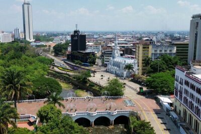 Cali: Walking tour of the historic center - Historic center by foot: parks, squares, and colonial architecture