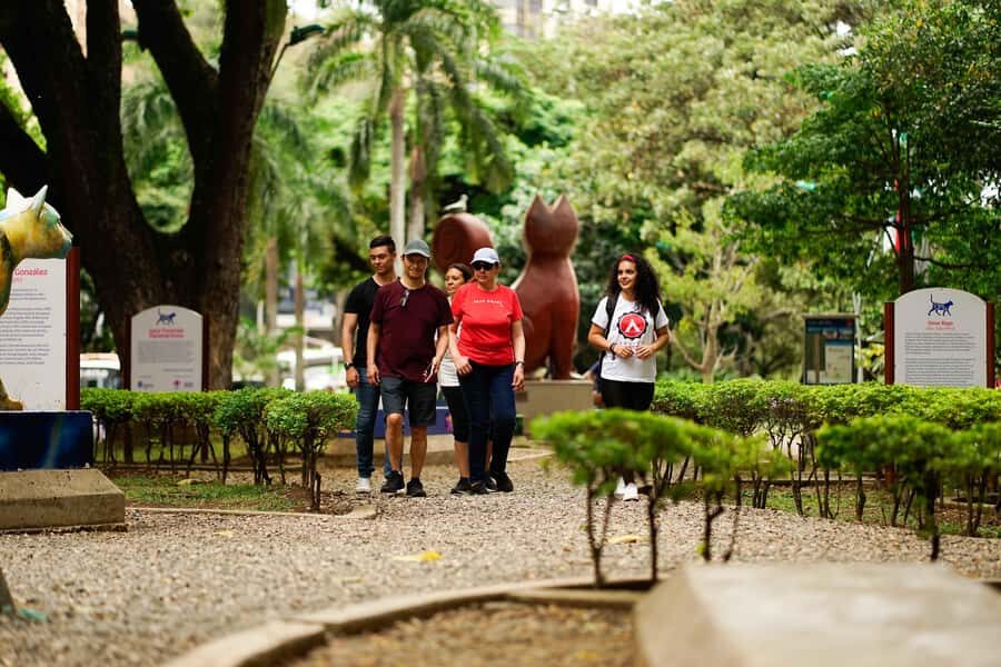 Cali: Walking tour of the historic center - The cultural stops: theaters, museums, cathedrals, monuments