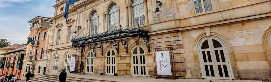 Candelaria Unveiled: Cool-tural Heritage Walking Tour - Teatro Colón and the arts side of colonial Bogotá