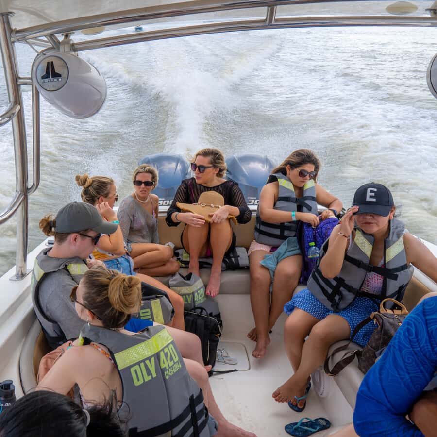 Cartagena: 5 Island Boat Tour with Night Bioluminescent Stop - Isla Grande and Cholón: the in-between island flavor