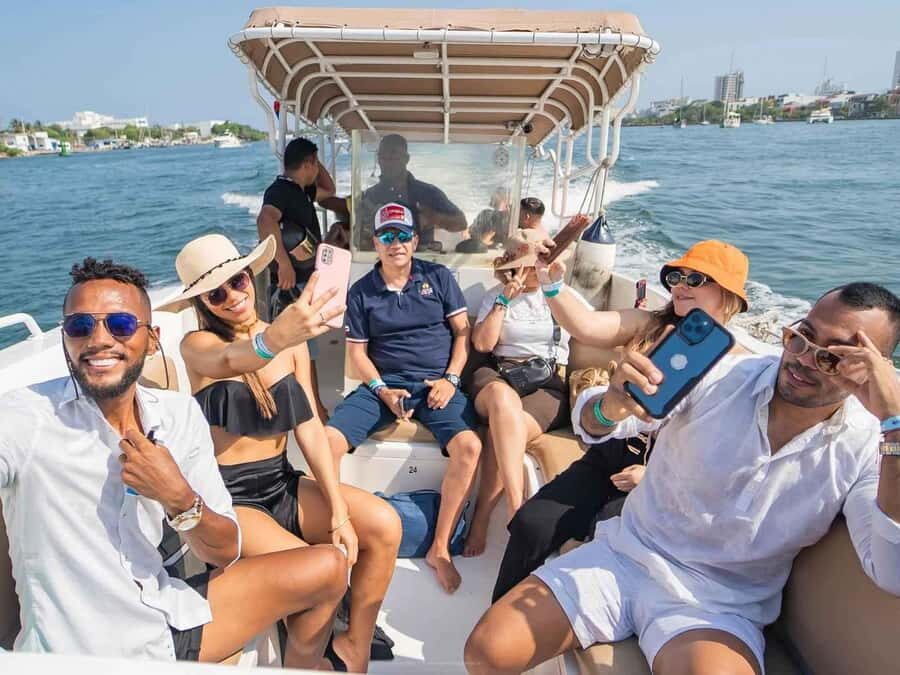 Cartagena: 5 Rosario Islands, Full party with drinks, Snorkeling and lunch - Bocachica stop: Fort San Fernando de Bocachica and quick scenic time