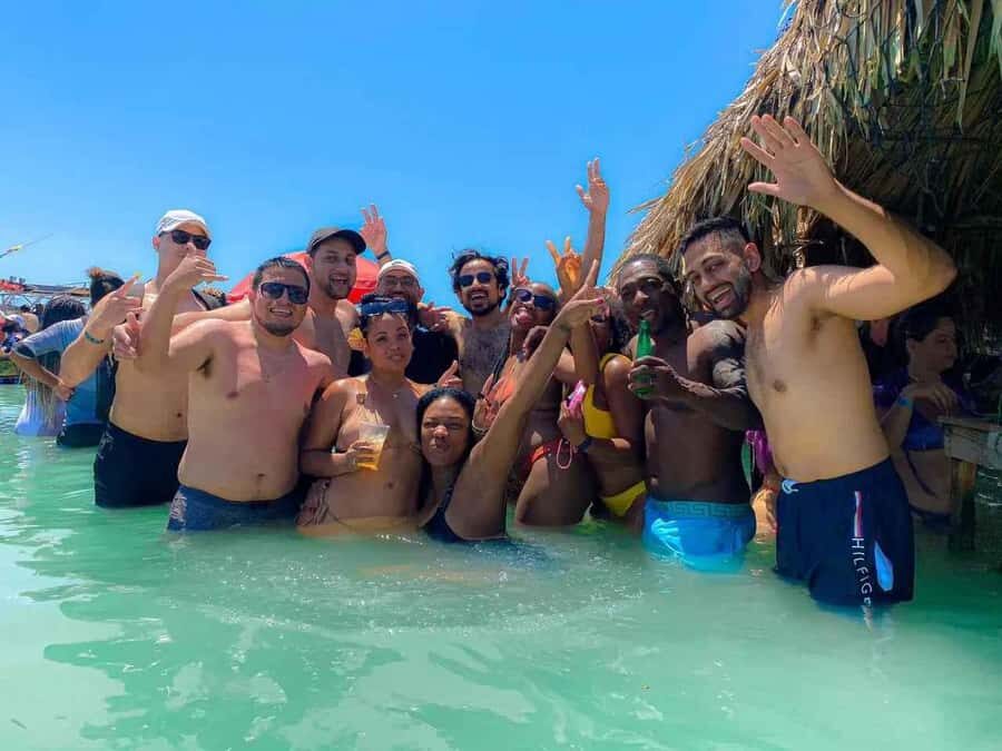 Cartagena: 5 Rosario Islands, Full party with drinks, Snorkeling and lunch - Cholon Island: sea bathing, rumba energy, and a seafood cocktail