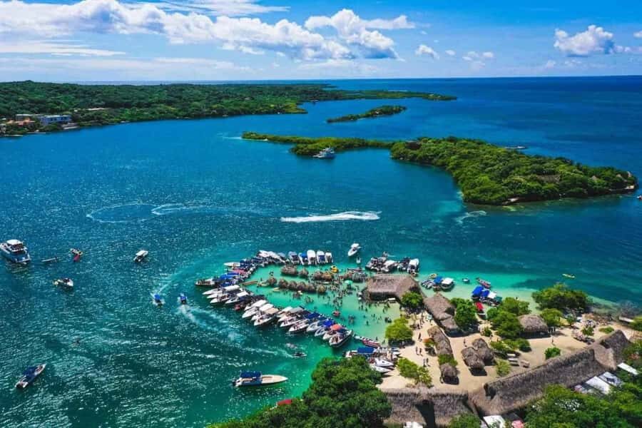 Cartagena: 5 Rosario Islands, Full party with drinks, Snorkeling and lunch - Drinks on board: music and a cooler, but read this as a limited open-bar plan