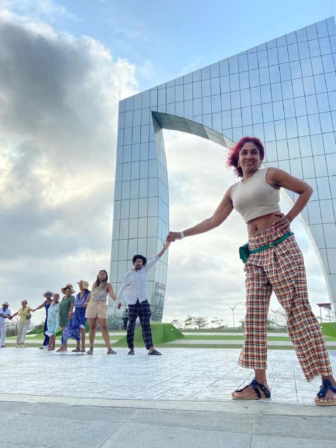 Cartagena: Barranquilla and Santa Marta BILINGUAL GUIDE - Rodadero break: beach time and lunch, plus a swim window