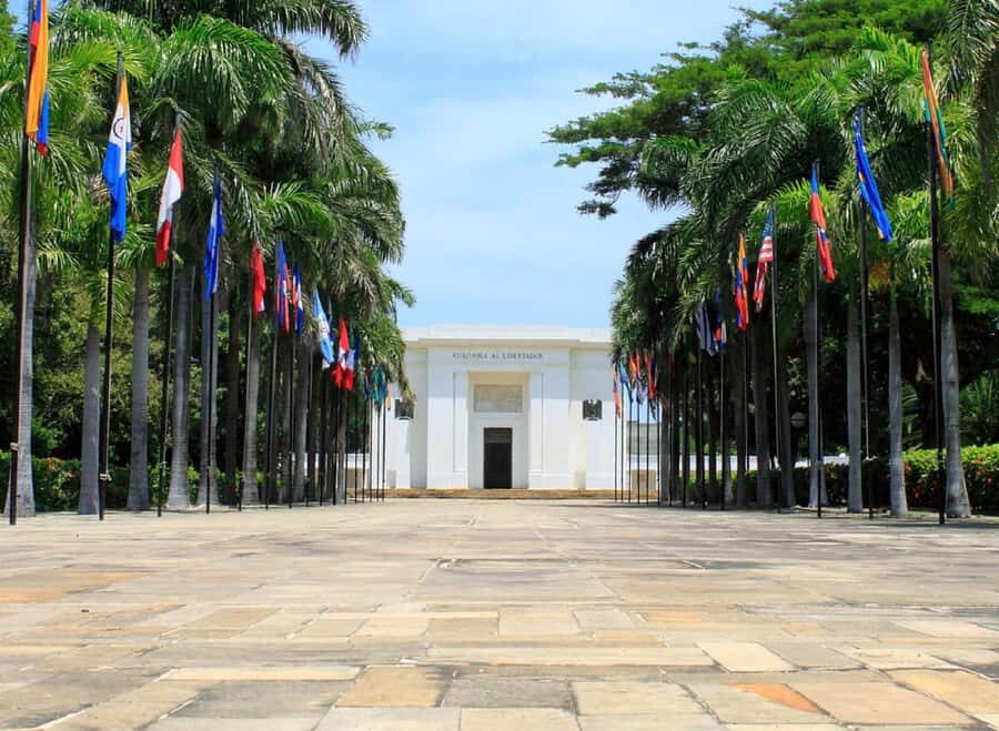 Cartagena: Barranquilla and Santa Marta BILINGUAL GUIDE - Early pickup from Cartagena: how the day starts before the day exists