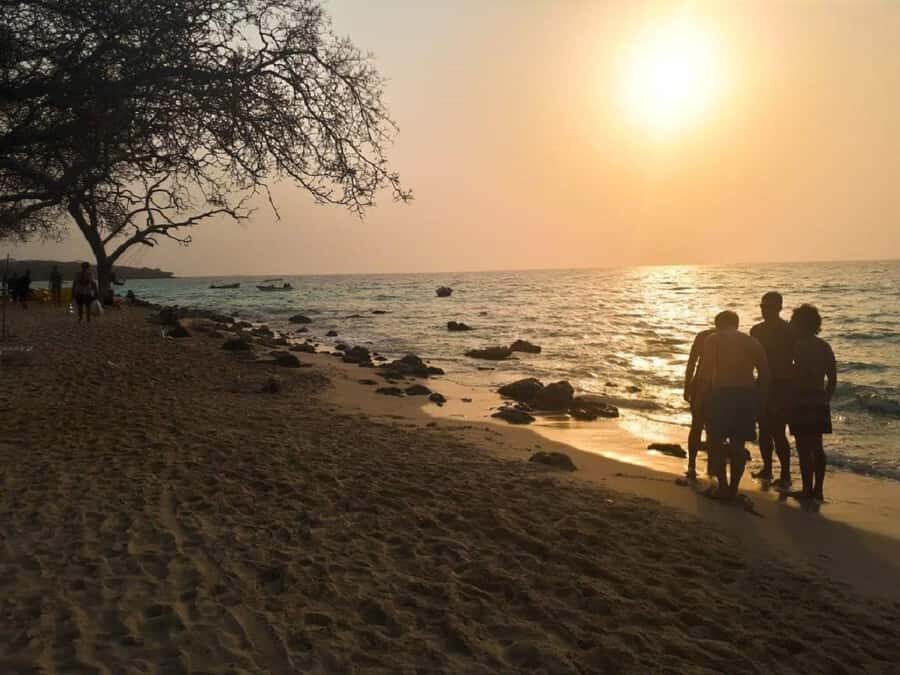 Cartagena: Baru Beach Day Trip with Bioluminescent Plankton - A 12-hour Barú day: what the full schedule really feels like
