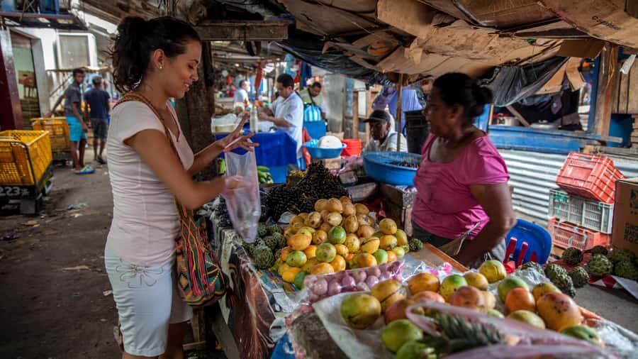 Cartagena Bazurto Market: Authentic Food & Culture Tour - What you’ll actually eat and drink: fruits, guarapo, and lunch
