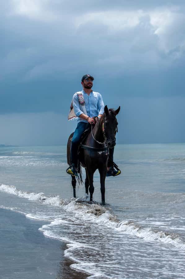 Cartagena: Beach Horse Ride and Colombian Equestrian Culture - Restaurant stop and included drink: a finish that doesn’t drag