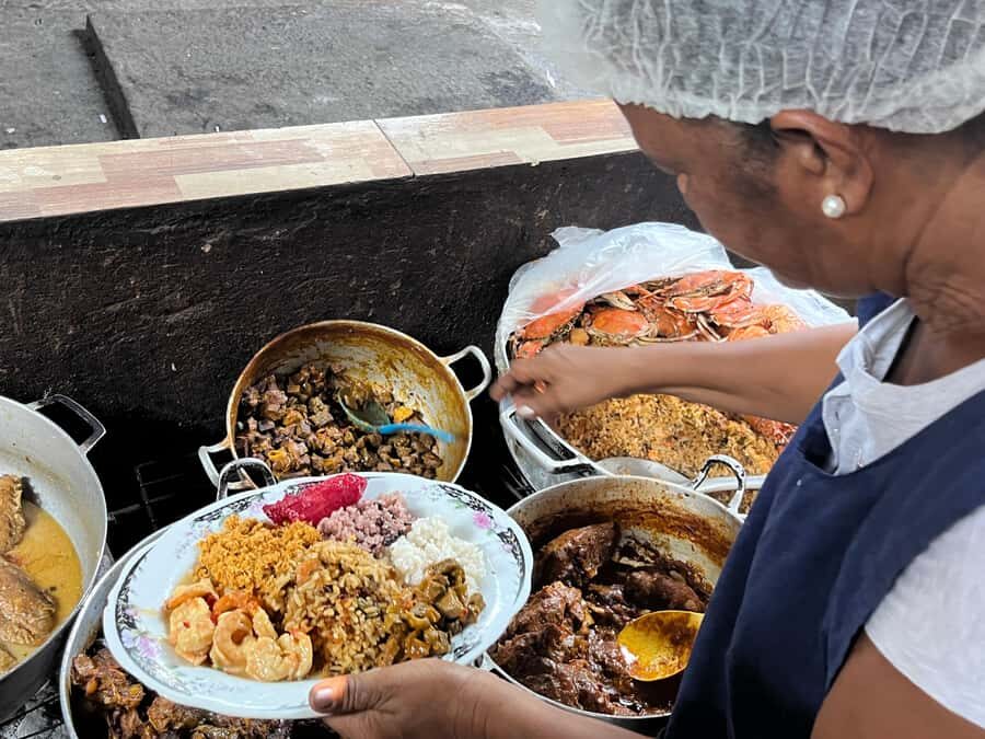 CARTAGENA: BIKE RIDE WITH LUNCH AT BOURDAIN'S FAVORITE SPOT - Riding Out of Edificio Luna del Mar: A Smooth Start