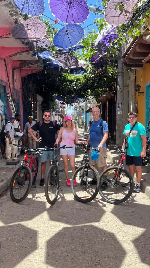 CARTAGENA: BIKE RIDE WITH LUNCH AT BOURDAIN'S FAVORITE SPOT - Getsemaní by Bike: Street Life and Photo Stops