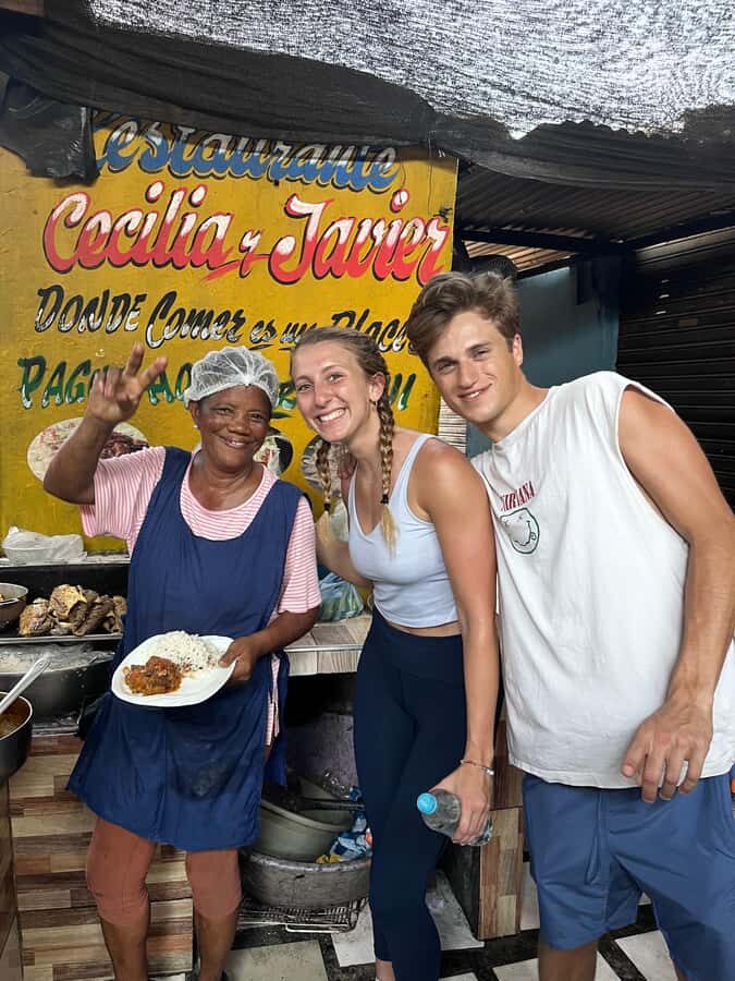 CARTAGENA: BIKE RIDE WITH LUNCH AT BOURDAIN'S FAVORITE SPOT - Barrio chino: A Quick, Interesting Detour