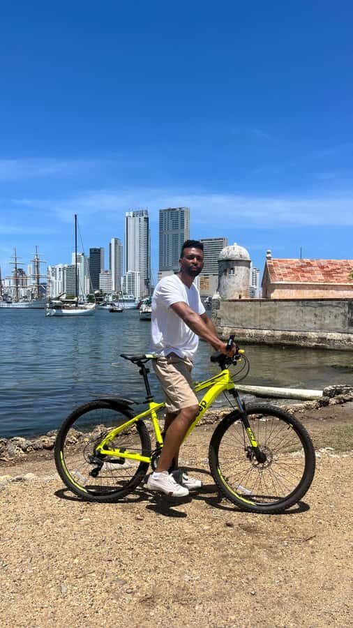 CARTAGENA: BIKE RIDE WITH LUNCH AT BOURDAIN'S FAVORITE SPOT - How the Bikes and Small Group Shape the Experience