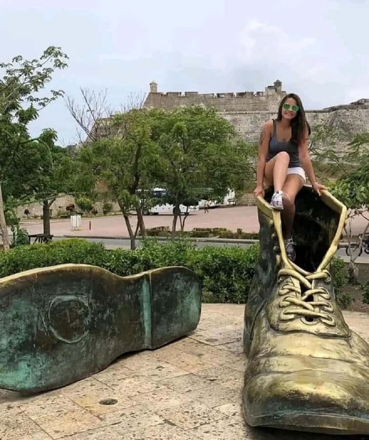 Cartagena: BILINGUAL CITY TOUR San Felipe Castle & Old city - The walled city walk: Clock Tower, Old Town streets, and practical context