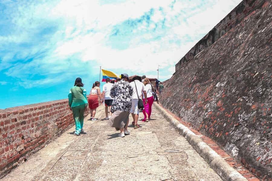 Cartagena: BILINGUAL CITY TOUR San Felipe Castle & Old city - What I’d watch out for: organization quirks and optional selling stops