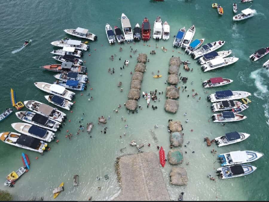 Cartagena: CHOLON & BARU with lunch - The speedboat rides: the fun part and the reality check