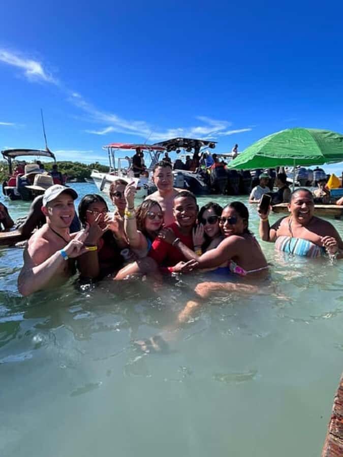 Cartagena: CHOLON & BARU with lunch - Food and drinks: three Caribbean lunch options plus one beer