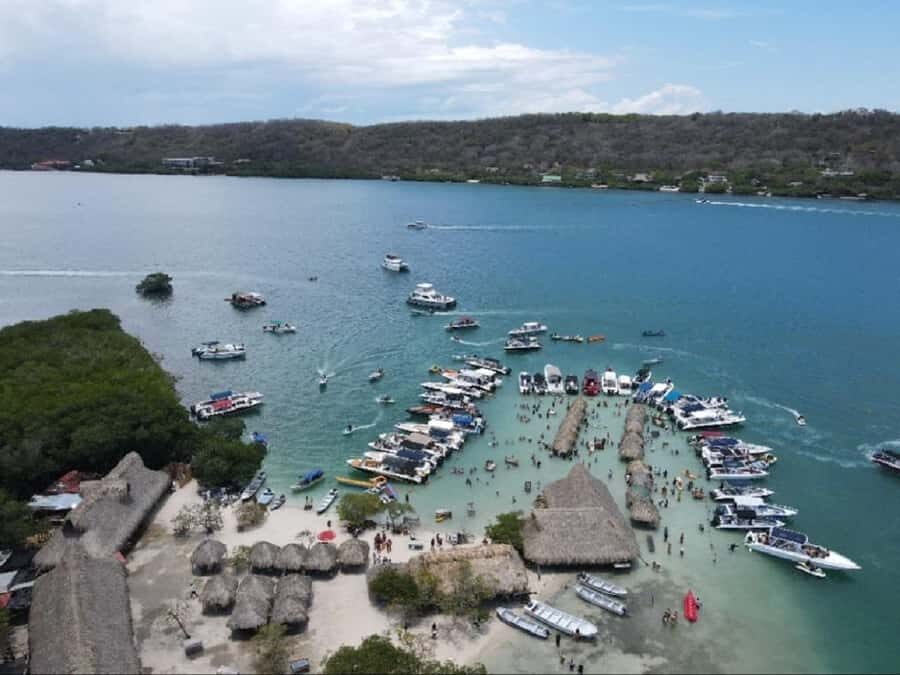 Cartagena: CHOLON & BARU with lunch - Barú island break: beach time, photos, and stone-stair logistics