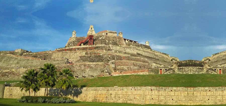 Cartagena: CITY TOUR IN ENGLISH, Old city, Monuments, Castle - The Clock Tower Monument and Las Bóvedas: finishing with shops and atmosphere